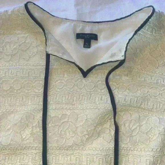 Gorgeous Talbots lace top with black velvet trim - Picture 3 of 8